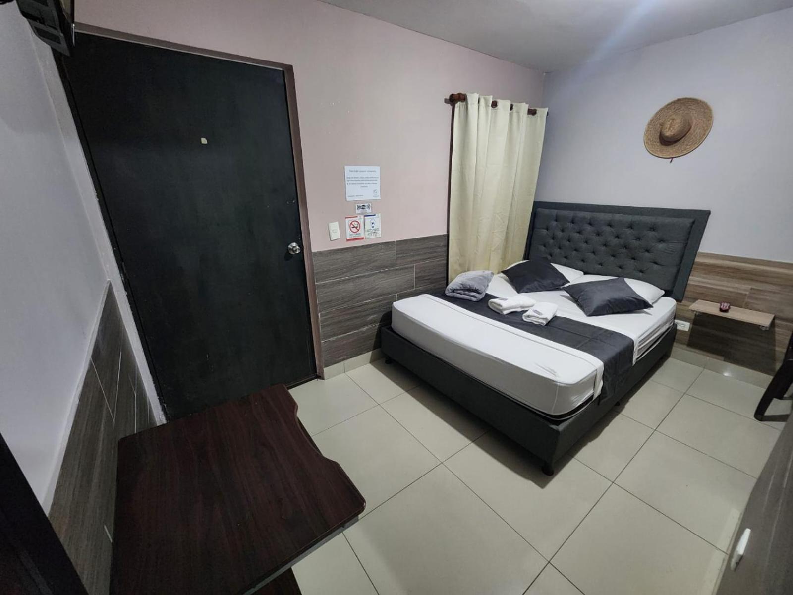 Hotel Medellin Calasanz Dış mekan fotoğraf